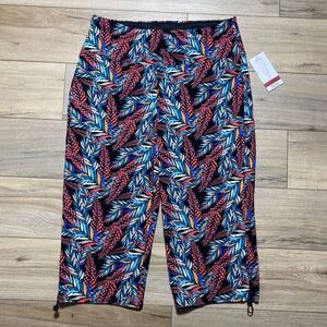Intro Womens Love The Fit Bungee Capri Size 1X Leaf Print Multicolor